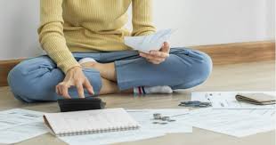 65 an hour is how much a year​